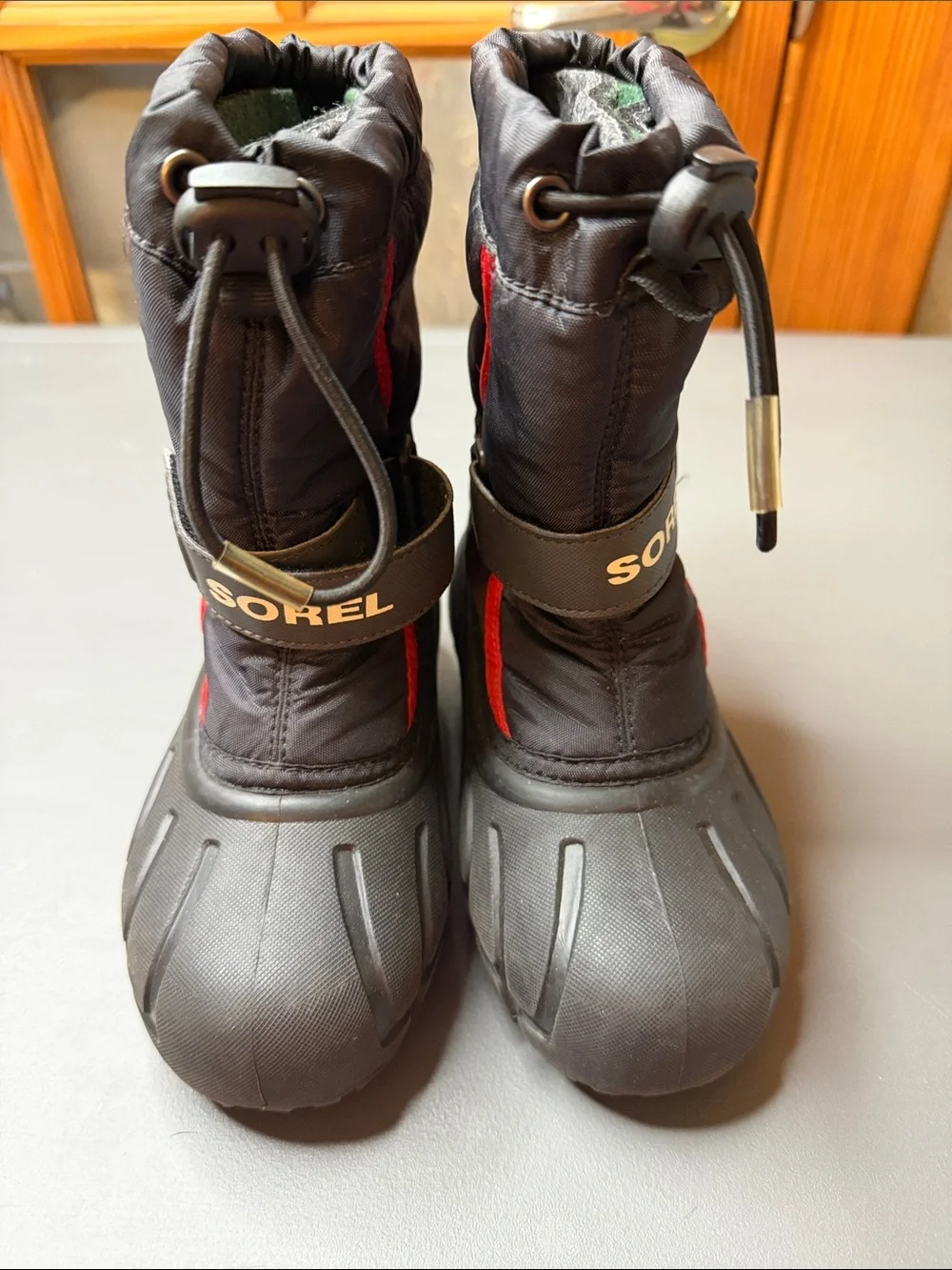 Sorel Kids Black and Red Insulated Snow Boots. Size: 12